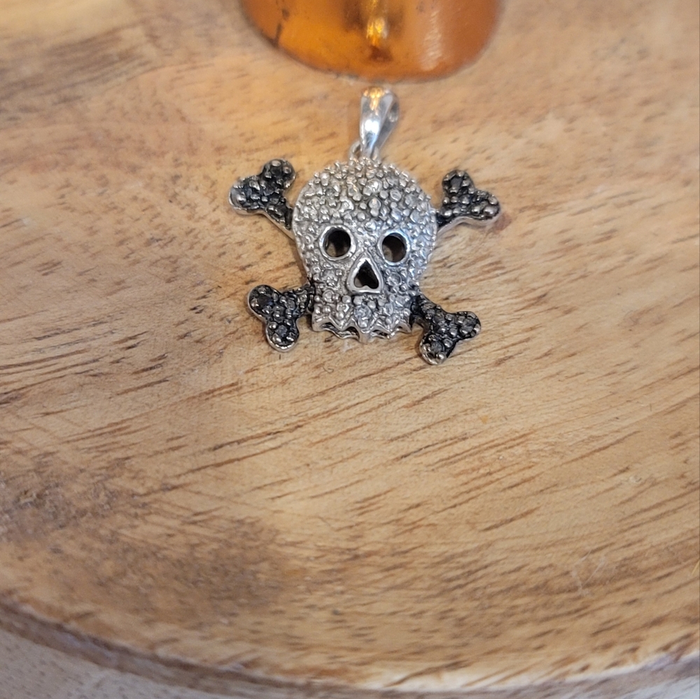 Skull & Crossbones Black & White Diamonds Sterling Silver Pendant Sterling Rope